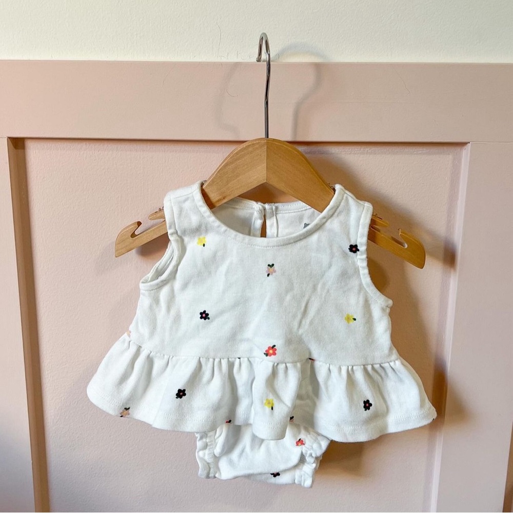 GAP tank and bloomers 3-6 months - Picture 2 of 2